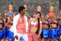 Actress Anjali cute in Madha Gaja Raja Song