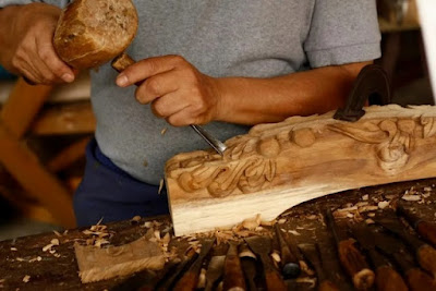 Keunggulan dari kayu jati sebagai bahan ukiran