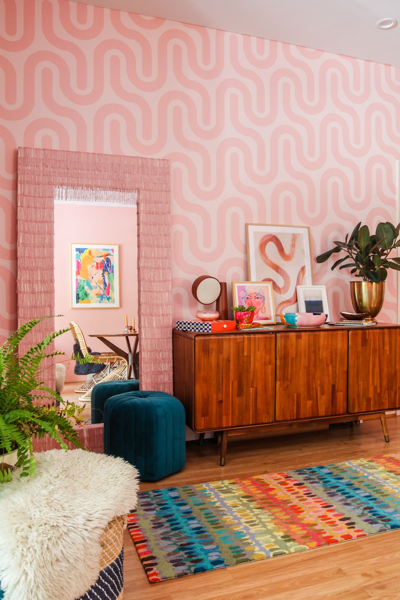 wallpaper ideas // colorful homes // maximalist home decor // pink home decor // retro home decor // retro wallpaper ideas // entryway decor // entryway ideas // small space decor ideas // maximalist homes