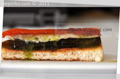 Anchoas marinadas con pimientos confitados y aceite de perejil