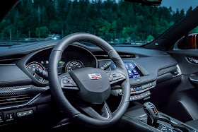 Interior view of 2019 Cadillac XT4 AWD Sport