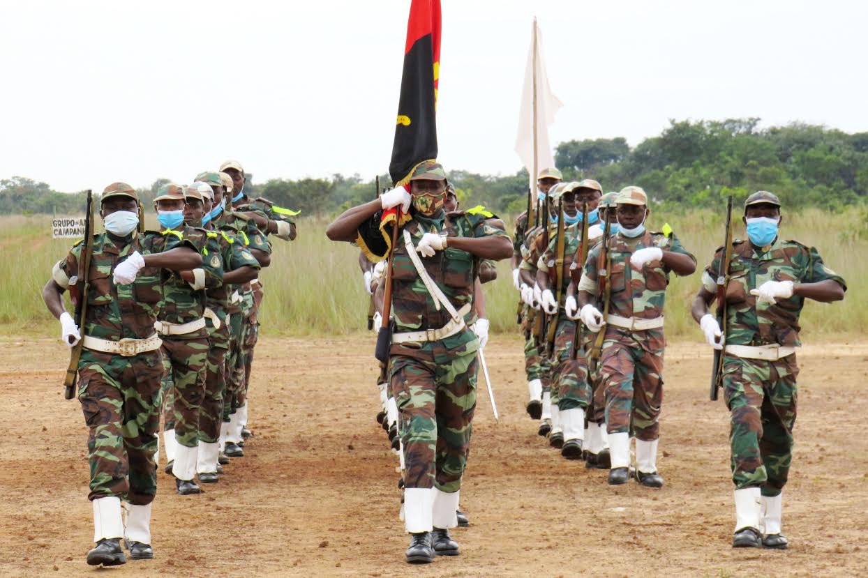 Soldados das Forças Armadas Angolanas  Tipo Kyungu