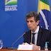 Ministro da Saúde discorda de Bolsonaro em temas como uso da cloroquina e medidas de isolamento e pede demissão 