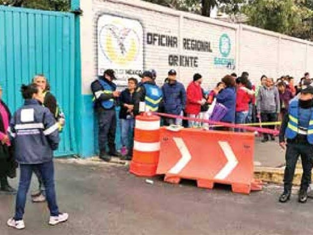 Asaltan a trabajadores que reparaban una fuga en Iztapalapa