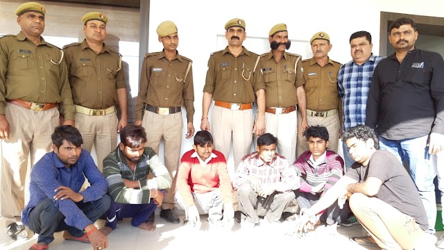 Dibai police arrested an Intercity thief gang.डिबाई पुलिस ने मकान दुकानोें में चोरी करने वाले अन्तर्जनपदीय गिरोह के सदस्यों को गिरफ्तार करने में पायी सफलता। ।