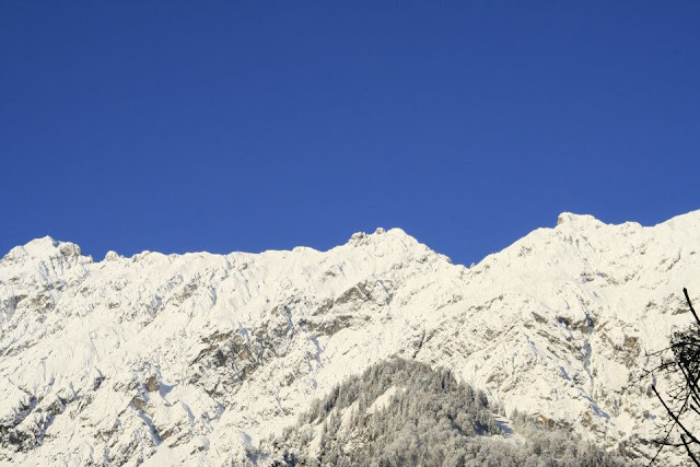 Hohenfels Volks: snowy mountain with blue sky