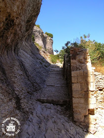 SAINT-SATURNIN-LES-APT (84) - Château-fort