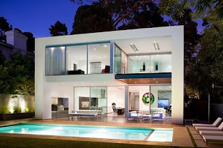 Rumah minimalis sangat identik dengan kesederhanaan Rumah Minimalis Modern Dengan Kolam Renang