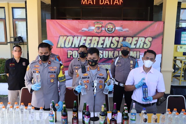 POLRES SUKABUMI PAMERKAN RIBUAN BOTOL MIRAS SITAAN, DIANTARANYA MIRAS OPLOSAN