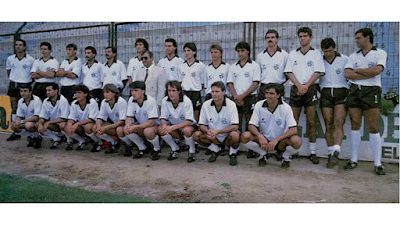 La plantilla de la UD Salamanca de la temporada 1989-90 posa el día de la la presentación del equipo