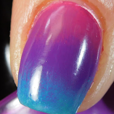 moonflower-polish-gradient-macro