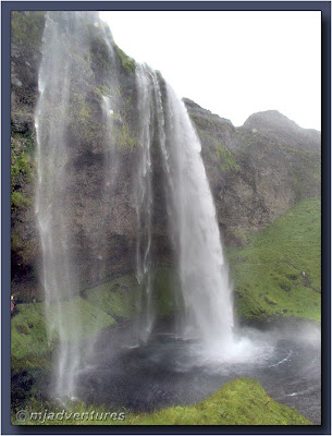 Seljalandsfoss_side_view