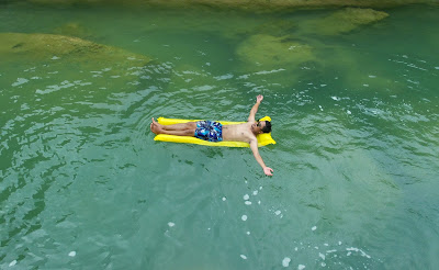 Serunya Bermain air di sungai Citoe Tasikmalaya