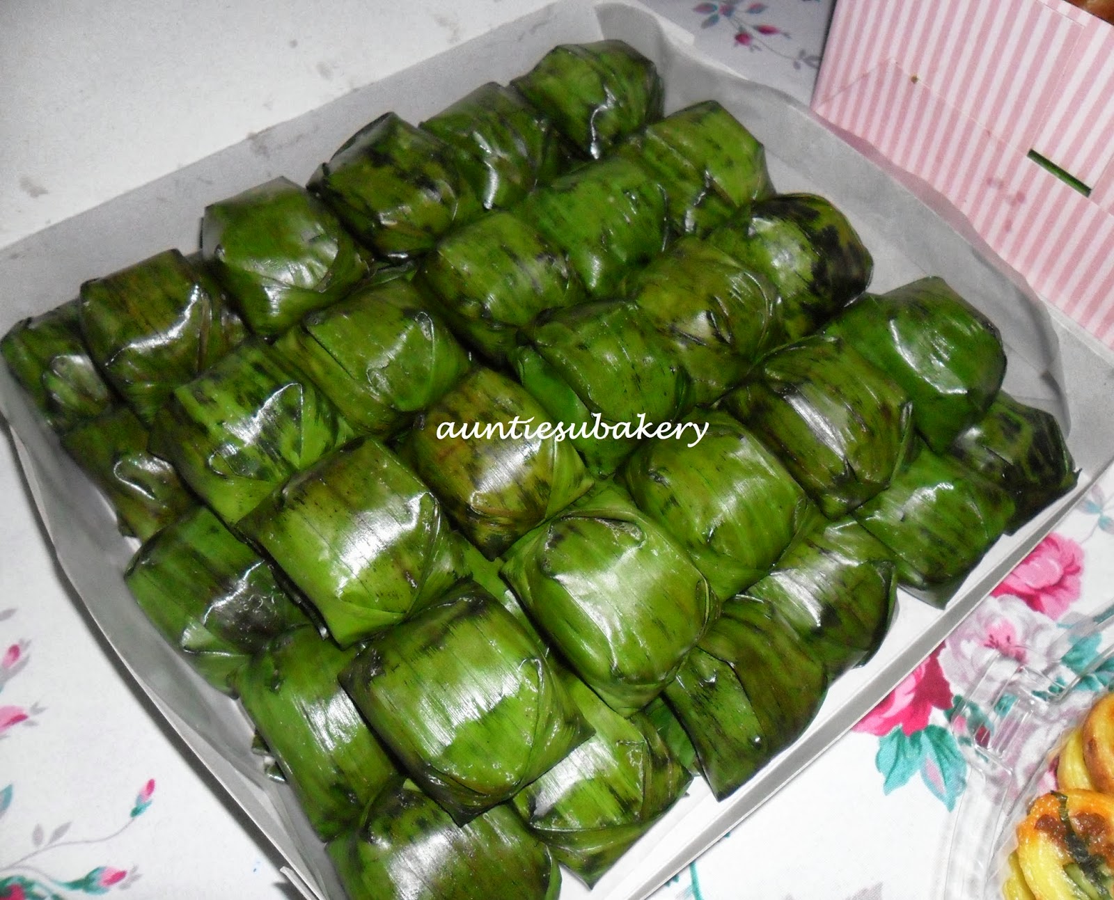 AUNTIESU BAKERY: Senarai kuih-muih dan harga