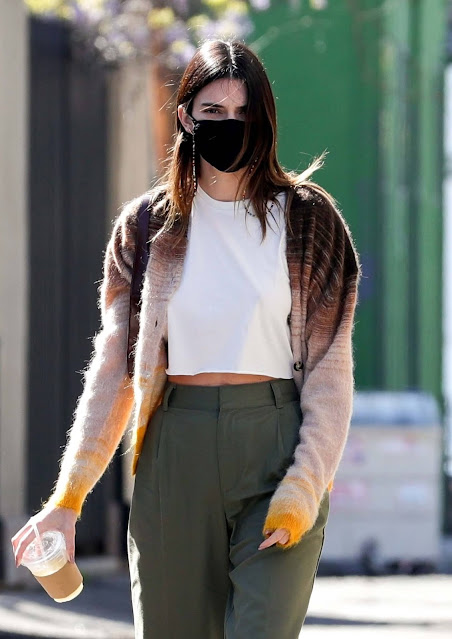 Kendall Jenner she was pictured out for a morning bite with friends in Los Angeles