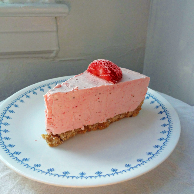 Frozen Strawberry Yogurt Pie