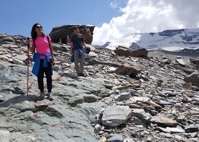 Trail leading down into the glacier valley. Matterhorn Glacier Trail