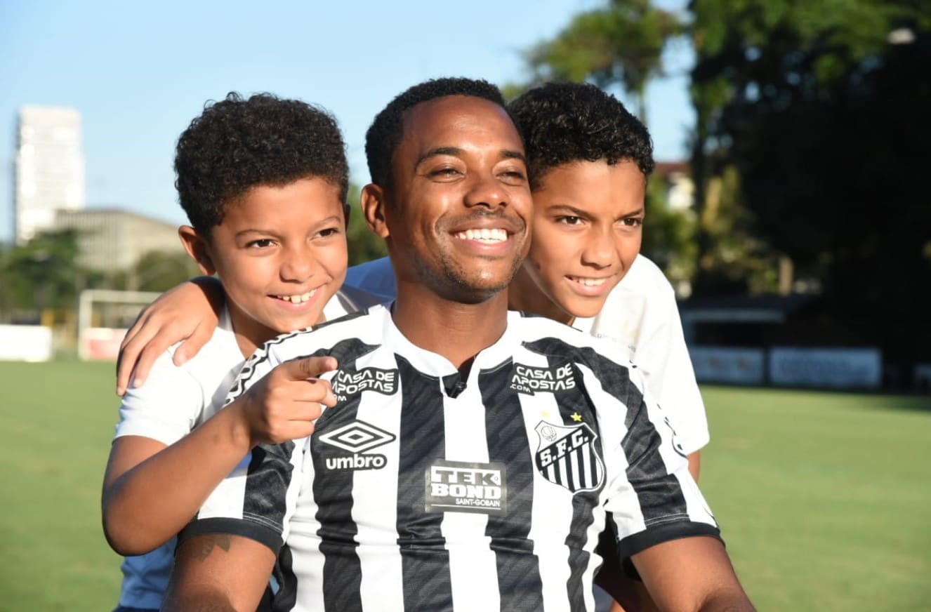 Robinho volverá jugar en el Santos