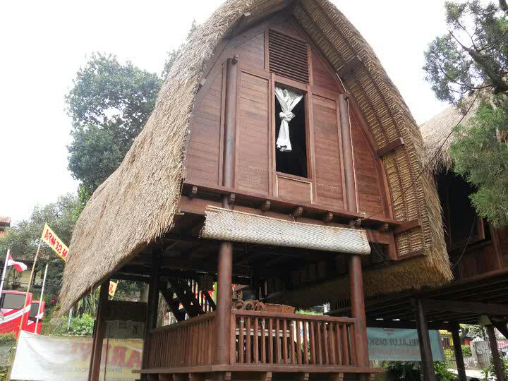 Bungalow kayu yang bisa dibongkar pasang Rumah Kayu 