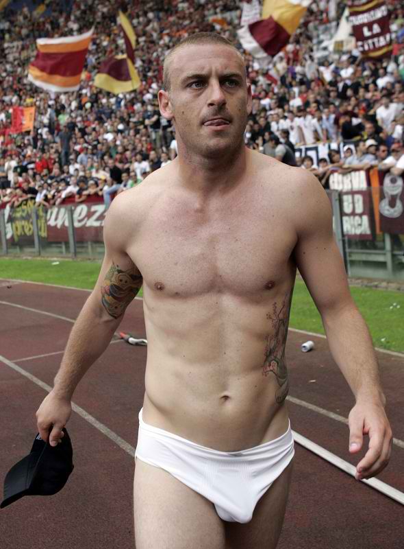 We featured sexy Daniele de Rossi before see here but only shirtless