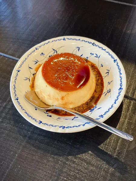 千葉県行徳『Cafe&Dining Kuriya』たまごたっぷり手作り固めプリン