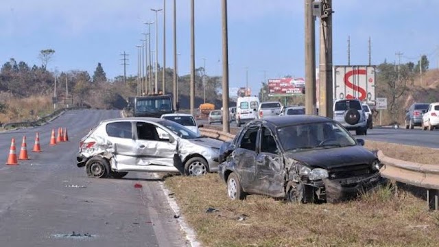 Caminhão-tanque tomba no sudoeste da Bahia e bloqueia rodovia