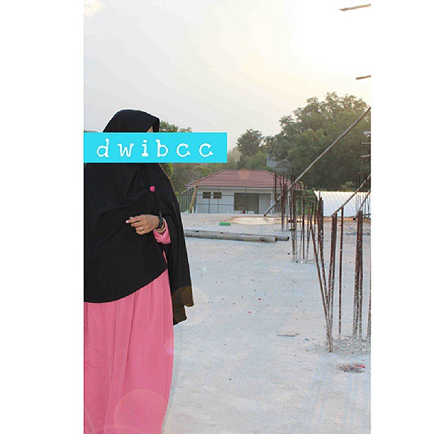 Foto dwibcc Pake Hijab Syari Warna Pink 