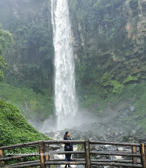 [http://FindWisata.blogspot.com] Lagi Di Manja Oleh Pesona Keindahan Air Terjun Grojogan Sewu