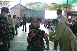 Arnold Ritiauw dan Prajurit Korem 151 Laksanakan Vaksin Tahap Pertama