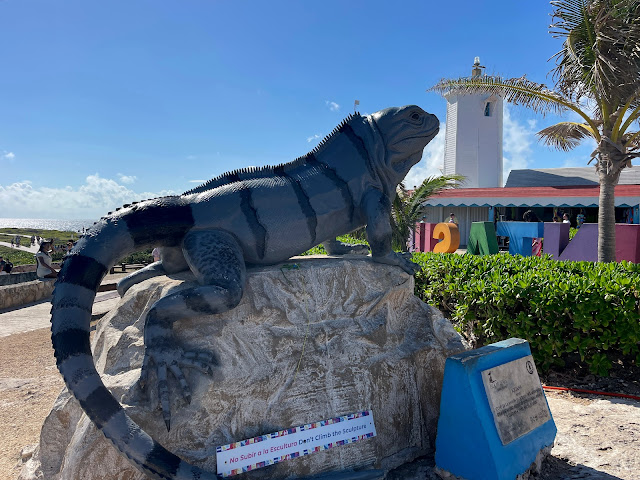 iguana sculpture