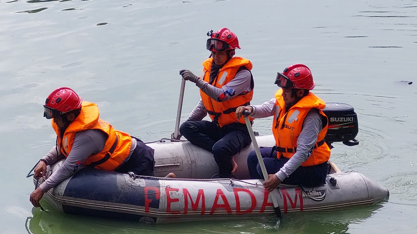 Perahu Getek Terbalik! Remaja Usia 16 Tahun Tenggelam di Waduk Rawa Badung Buaran Jakarta Timur