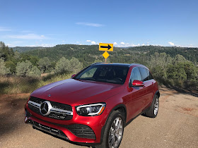 Front 3/4 view of 2020 Mercedes-Benz GLC 300 4MATIC