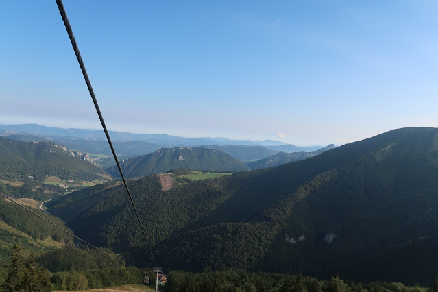 Pohľad z lanovky do Snilovského sedla na Vrátnu dolinu.