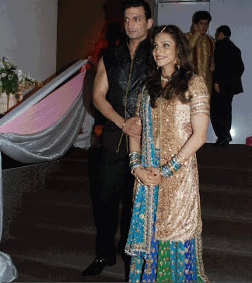 Isha Koppikar Wedding wallpapers, Isha Koppikar Wedding images, Isha Koppikar Wedding pictures, Isha Koppikar Wedding photos, Isha Koppikar in merrige