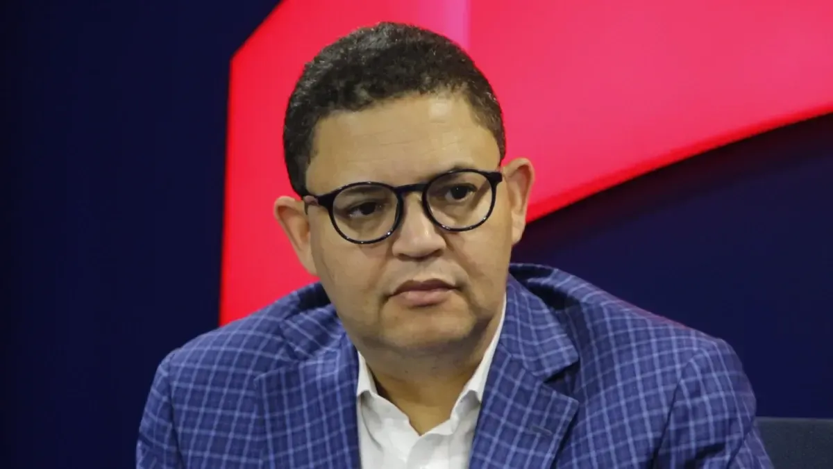 Comunicador Fausto Montes De Oca