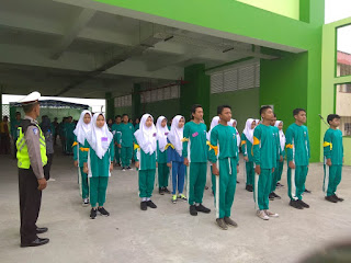 Polsek Wirobrajan Latih Baris Berbaris SMA Muhammadiyah 3 Yogyakarta