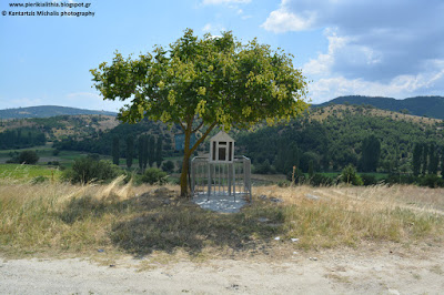 Εικονοστάσια, η θλιβερή αλλά και ιερή παράδοση που αντέχει στο πέρασμα του χρόνου (Φωτογραφίες)