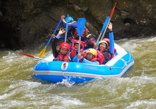 Bahagia Bersama : Arum Jeram yang Menyenangkan