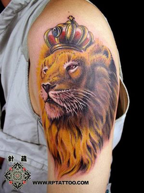hand tattoo lion leo design