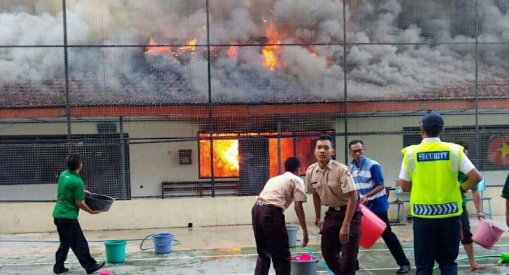 Deretan Bangunan Tua SMAN 1 Teladan Terbakar