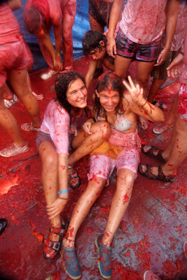 Tomato Fight Seen On www.coolpicturegallery.net