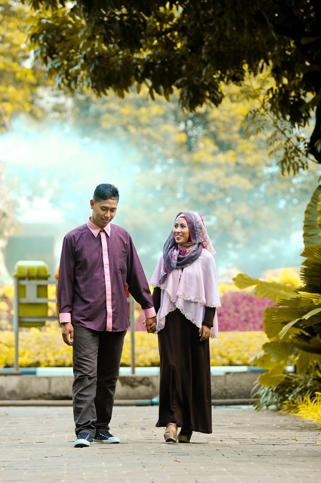 FOTO PREWEDDING CAHYA CATUR DI TAMAN SUROPATI JAKARTA JASA FOTO