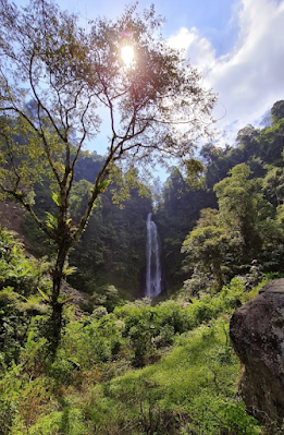 Keindahan Curug Cisarua Cilawu - Wisata Air Terjun Yang Eksotis di Kaki Gunung Cikuray