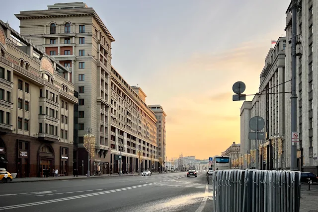 улица Охотный Ряд, гостиница Four Seasons Hotel Moscow / «Москва»