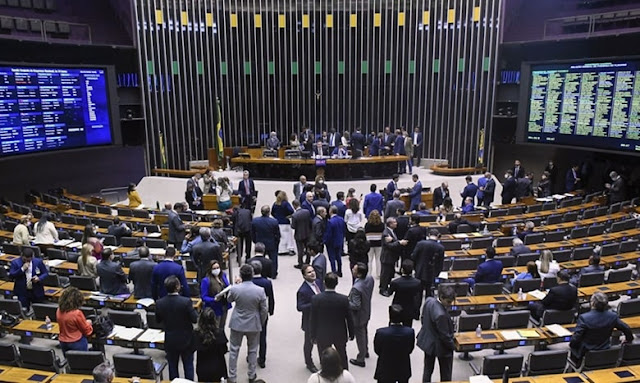 Câmara dos Deputados aprovam em 1º turno texto-base da PEC do Estado de Emergência