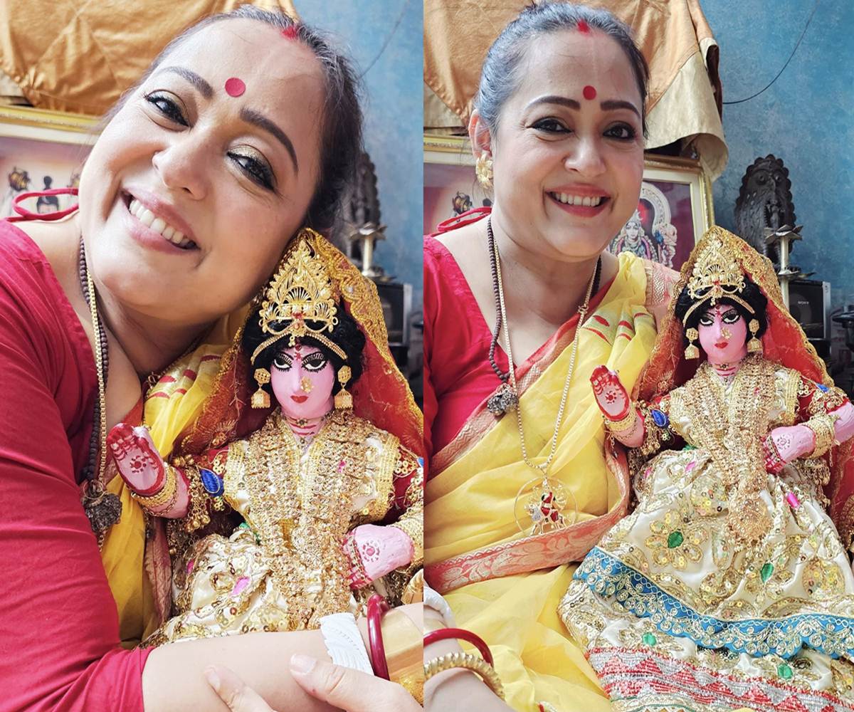 Kojagari Basu Aka Aparajita Adhya preparing for Kojagari Laxmi Puja; See the pictures