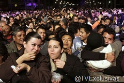 Con el festival gratuito que convocó a unas 25 mil personas en la Plaza de la República y calles aledañas, según cifras oficiales, el Gobierno del Distrito Federal (GDF), a través de la Secretaría de Cultura, finalizó los festejos por el último día del año. Con el festival gratuito que convocó a unas 25 mil personas en la Plaza de la República y calles aledañas, según cifras oficiales, el Gobierno del Distrito Federal (GDF), a través de la Secretaría de Cultura, finalizó los festejos por el último día del año.