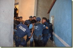 TLAPA QUITAN CAMARA A PERIODISTAS