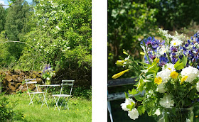 Siddeplads i den vilde have, hvor der er pyntet med blomsterbuket fra grøftekanten. Naturligt og nemt