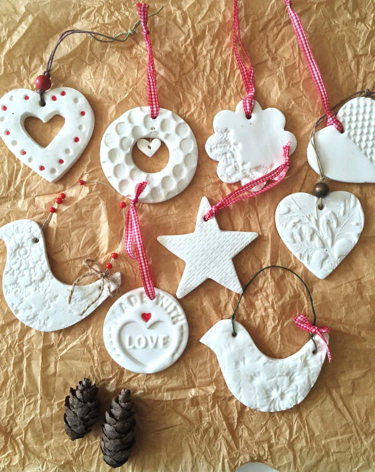 Figuras y ornamentos navideños con la pasta de modelar casera con acabado matte